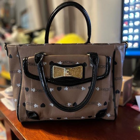 Betsey Johnson Handbags - ⬇️PD⬇️BETSEY JOHNSON HANDBAG - Brown/Black